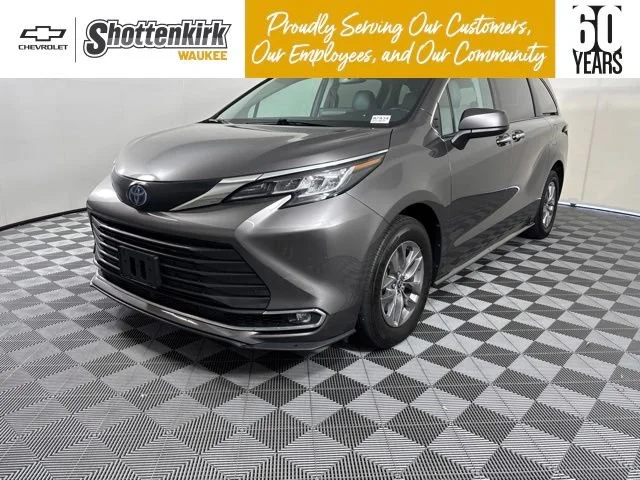 2023 Toyota Sienna XLE