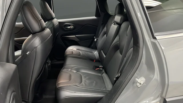 Used 2021 Sting-Gray Clearcoat Jeep Limited image 26