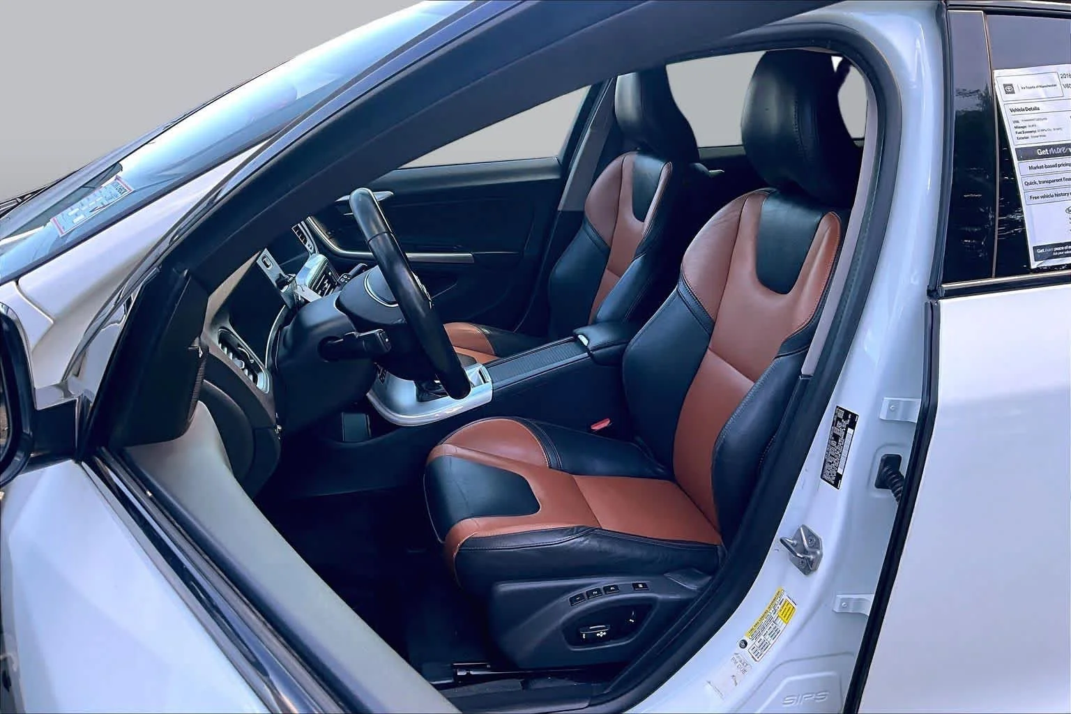 Used 2018 Crystal White Pearl Metallic Volvo  image 9