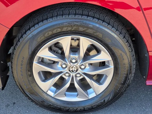 2023 Toyota Sienna XLE - Photo 12