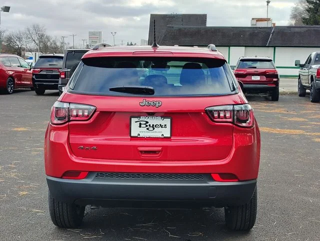 New 2026 Red Hot Pearl-Coat Exterior Paint Jeep Latitude image 28