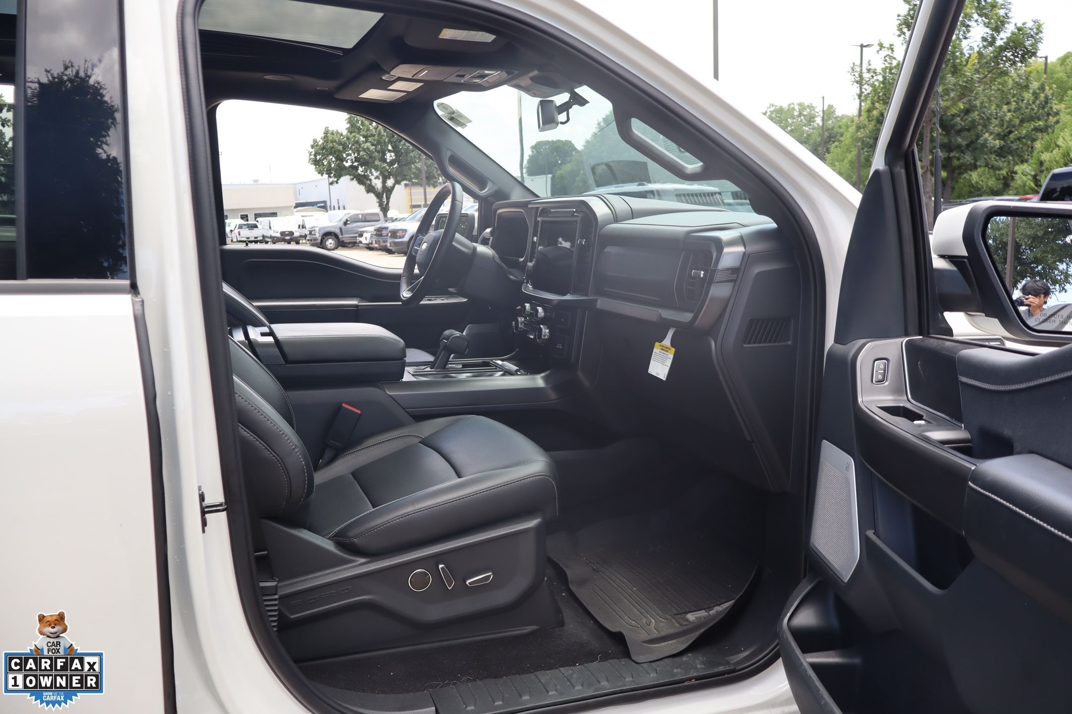 Used 2025 White Ford Lariat image 30