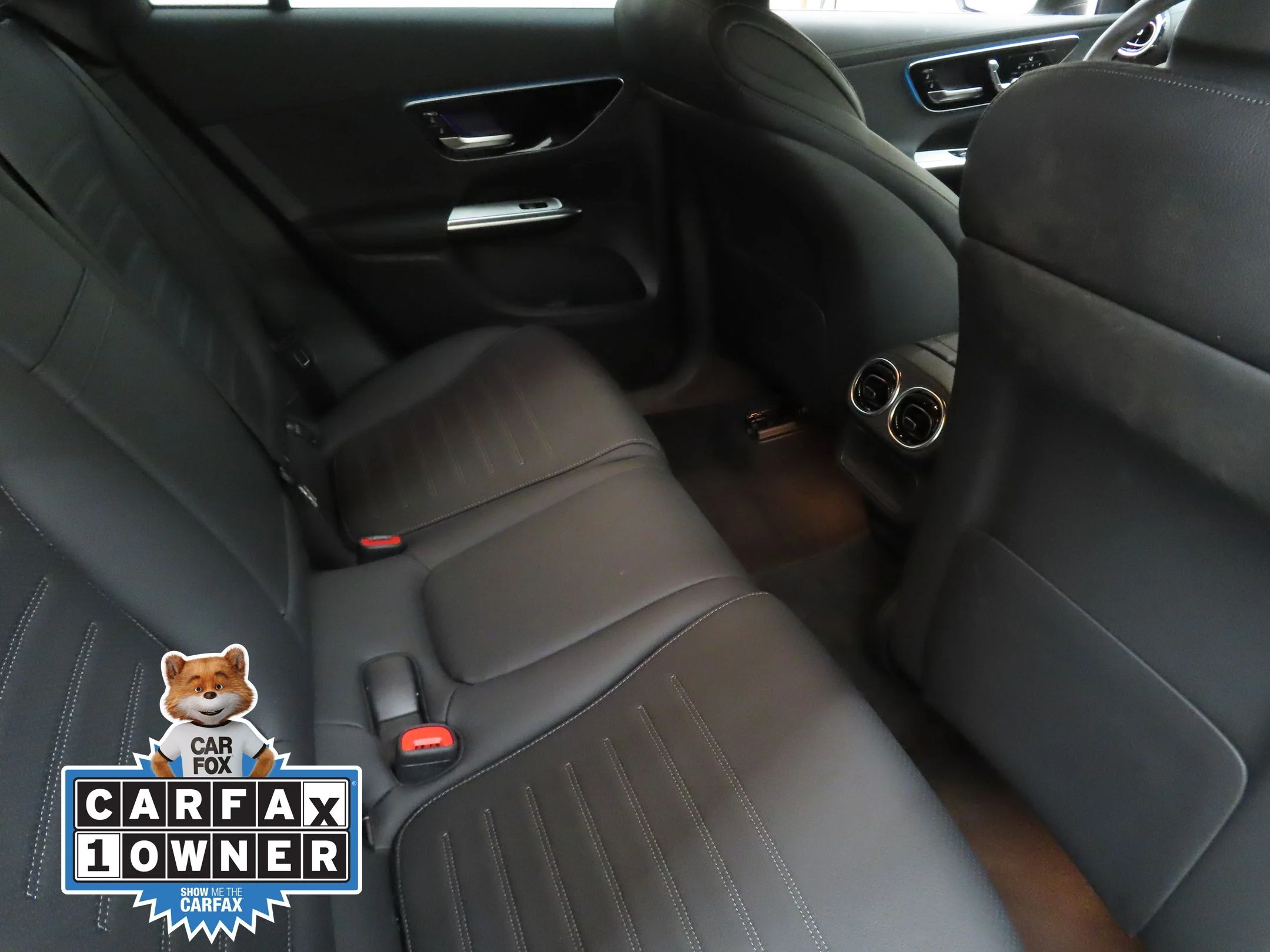 Used 2025  Mercedes-Benz GLC 300 image 23