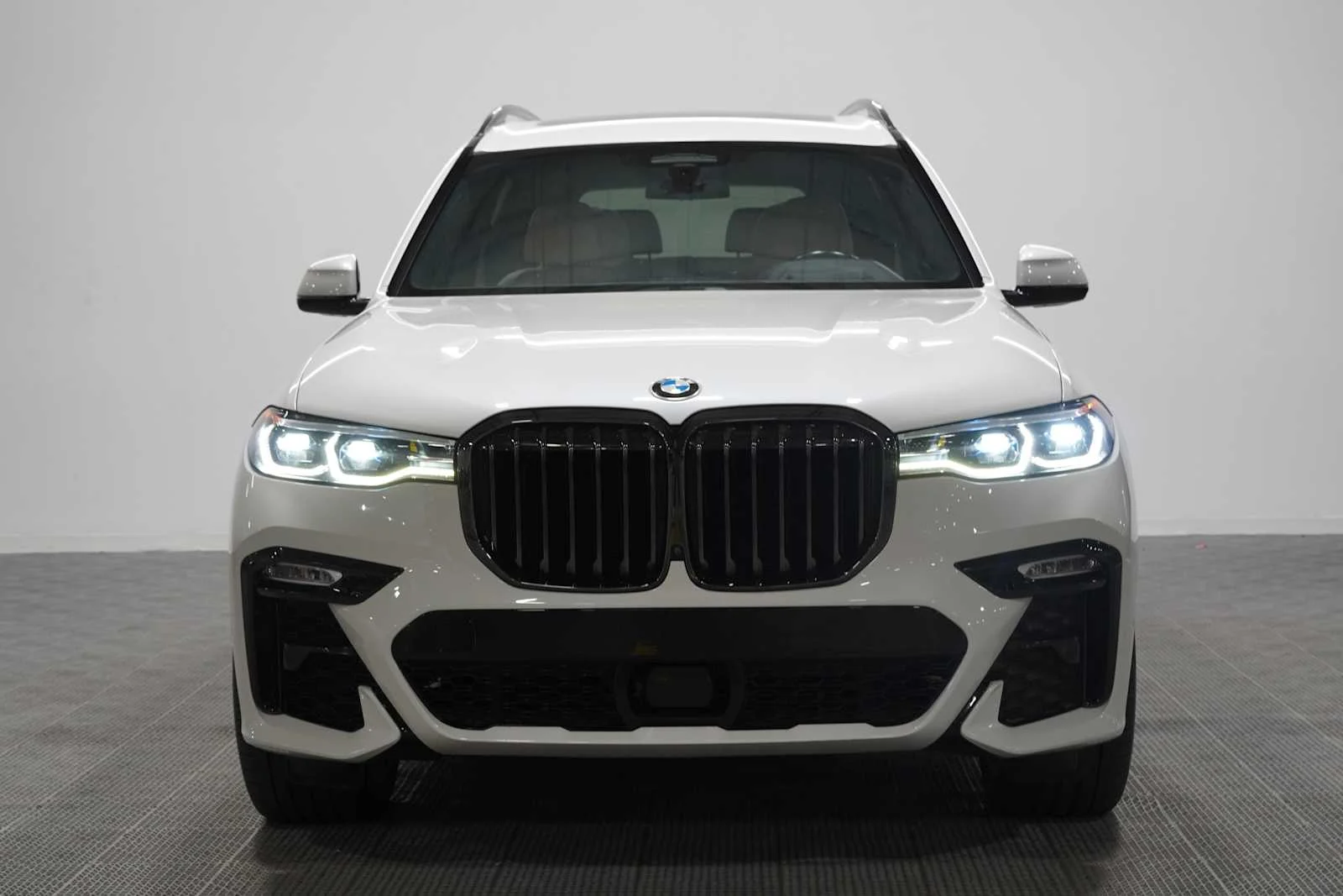 Used 2022 Mineral White Metallic BMW M50i image 2