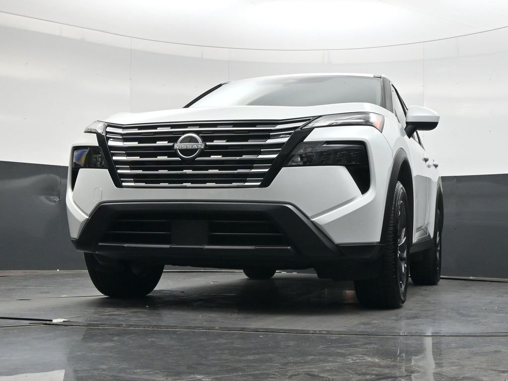 Used 2025 White Nissan SV image 38
