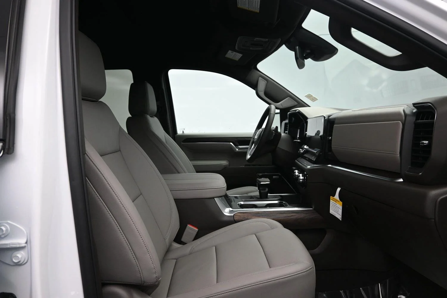 2026 GMC Sierra 1500 SLT - Photo 13