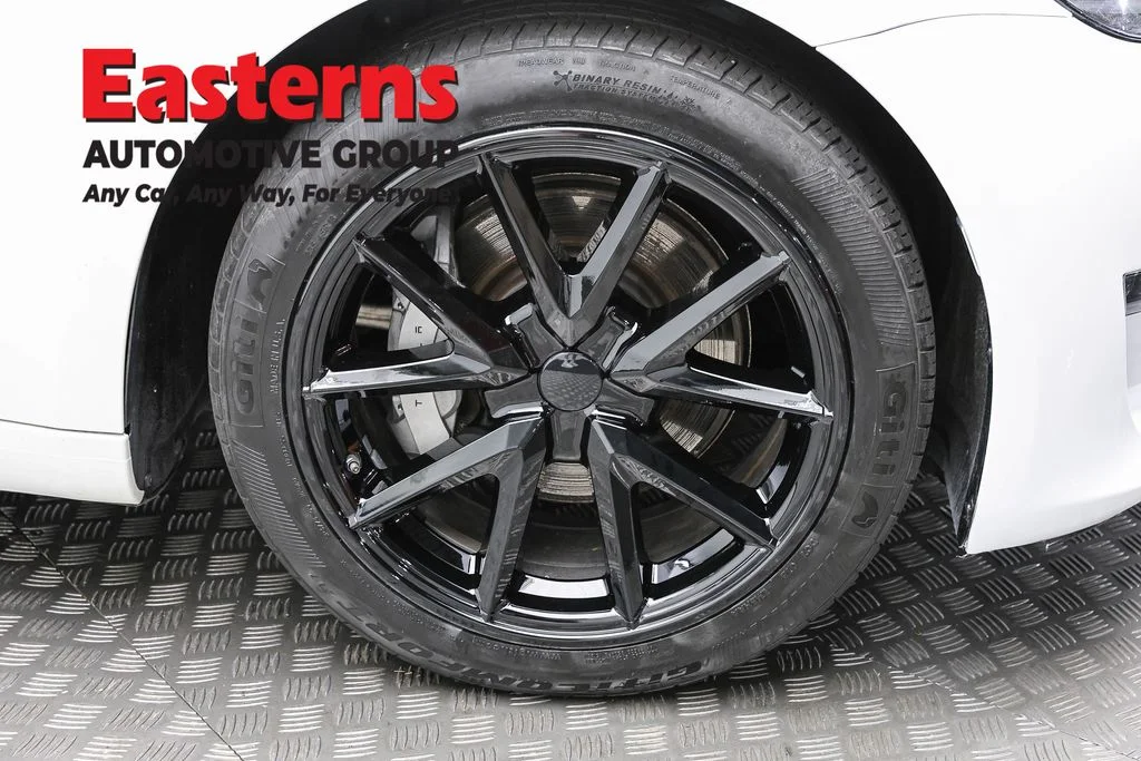 Used 2023 White Tesla Base image 25