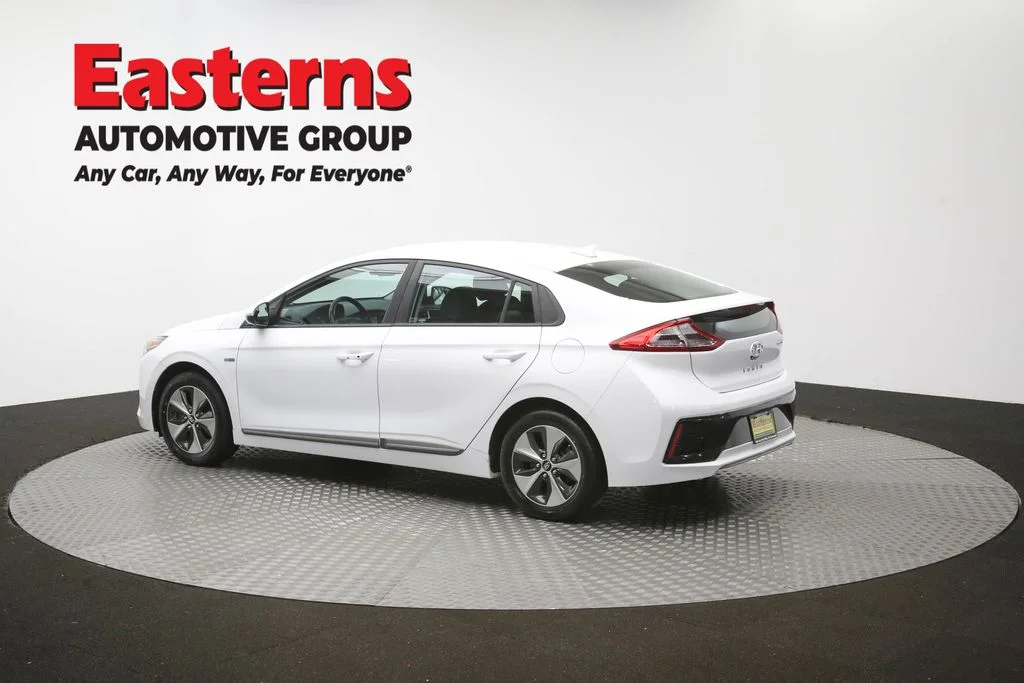 Used 2019 White Hyundai Base image 63
