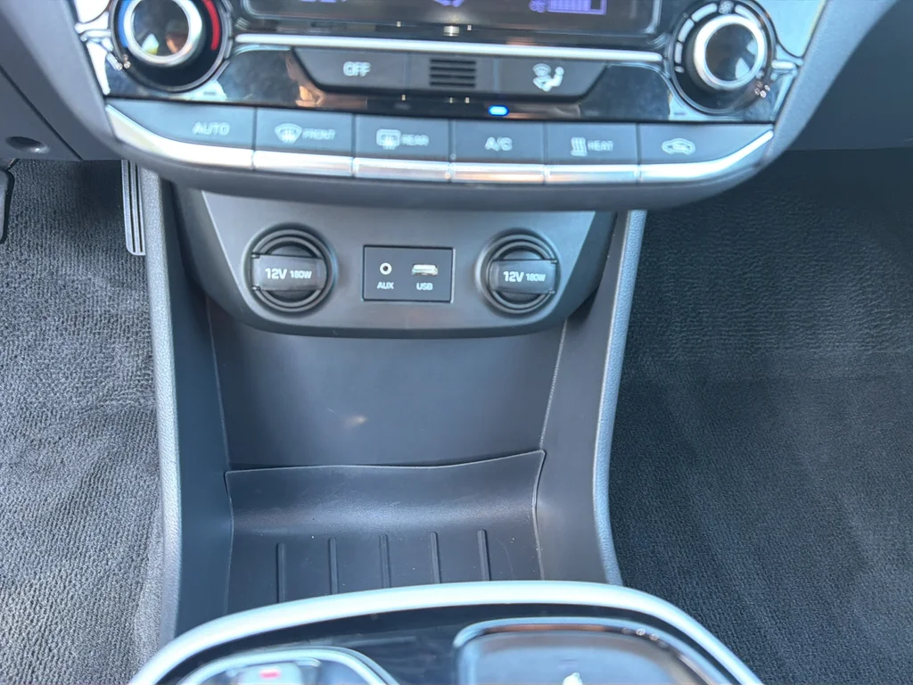 Used 2019 Ceramic White Hyundai Limited image 27