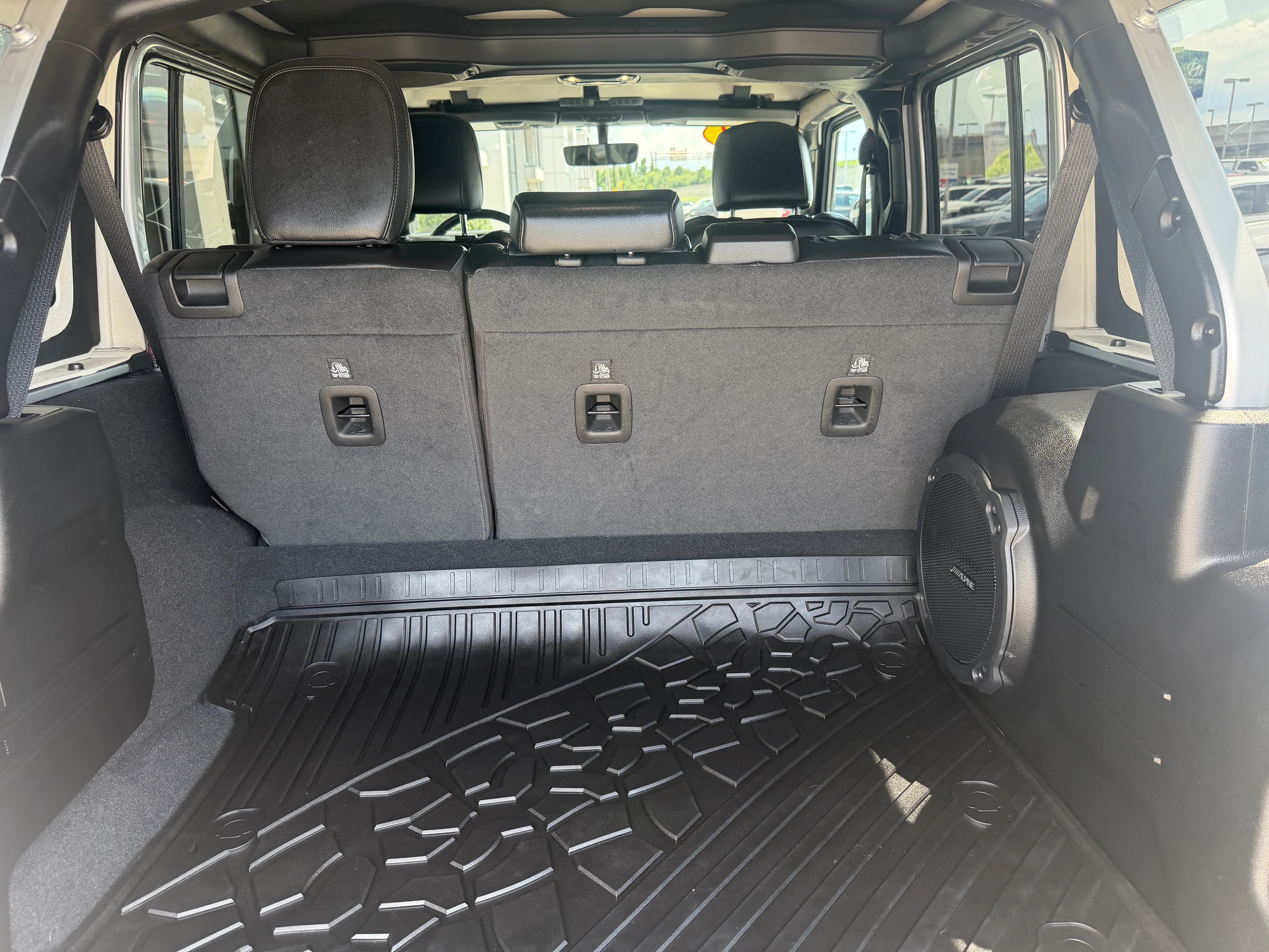 Used 2022 Silver Zynith Clearcoat Jeep Unlimited Sahara image 12