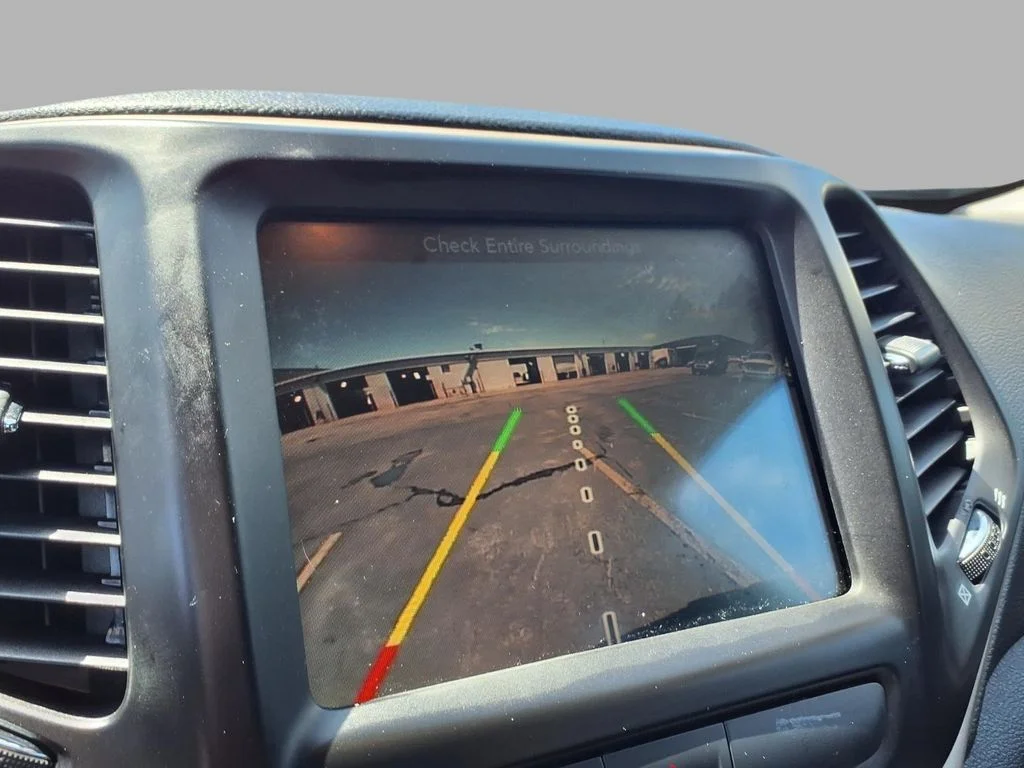 Used 2016 Gray Jeep Latitude image 6