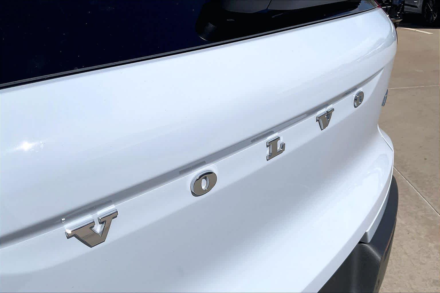 Used 2026 Cloud Blue Volvo Core image 32