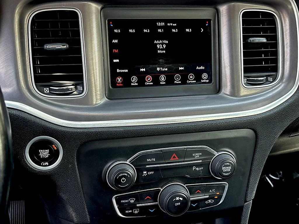 Used 2022 Black Dodge SXT image 17