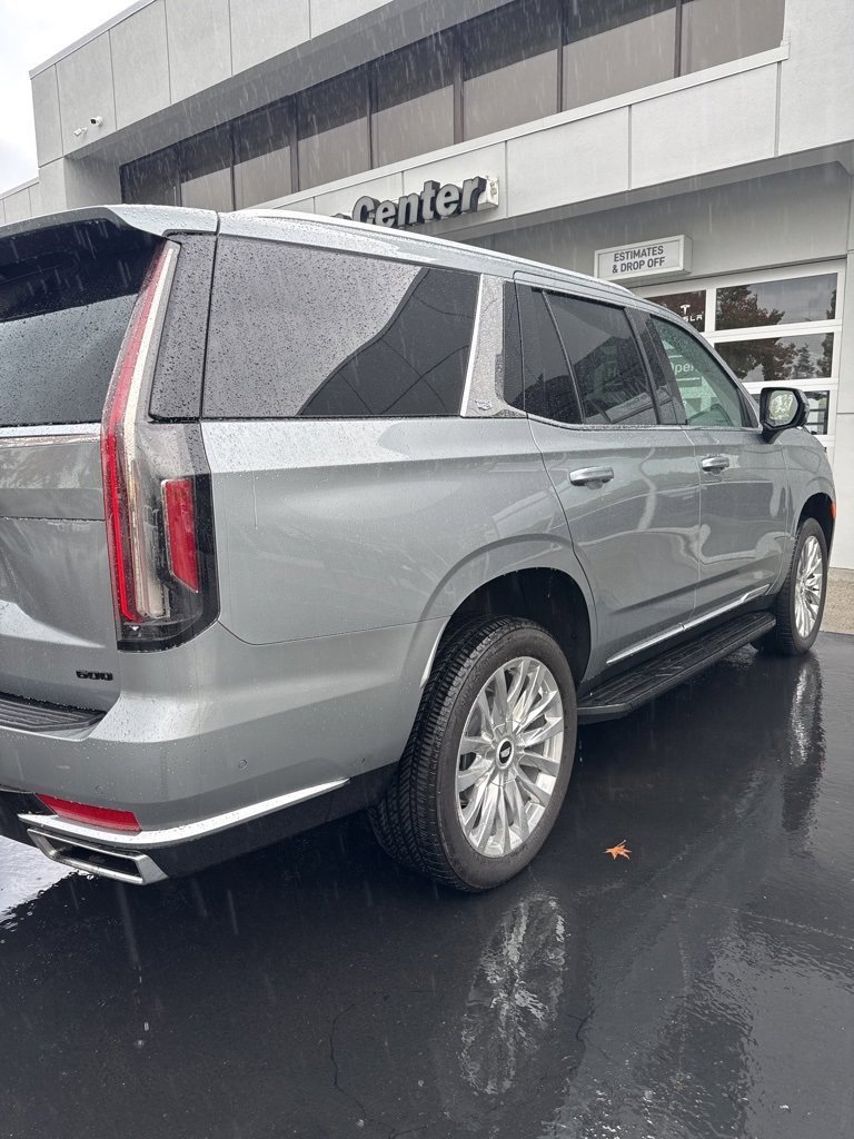 2024 Cadillac Escalade Premium Luxury photo 3