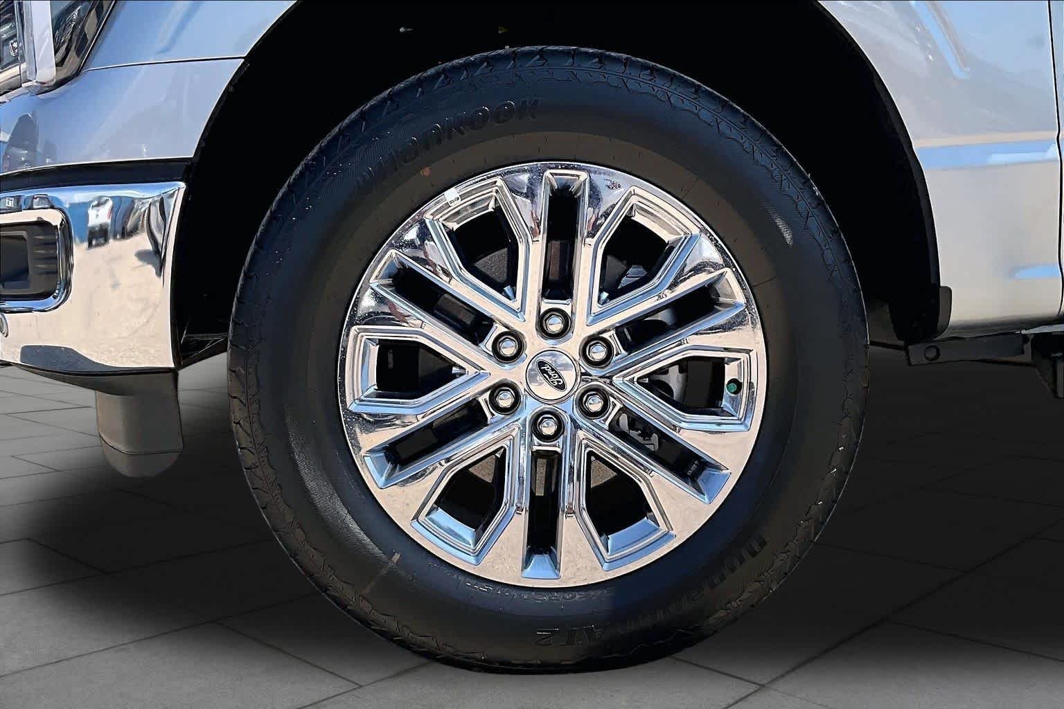 Used 2026 Iconic Silver Ford LARIAT image 11