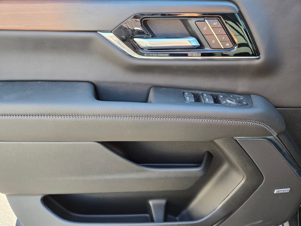 2026 GMC Yukon Denali - Photo 14