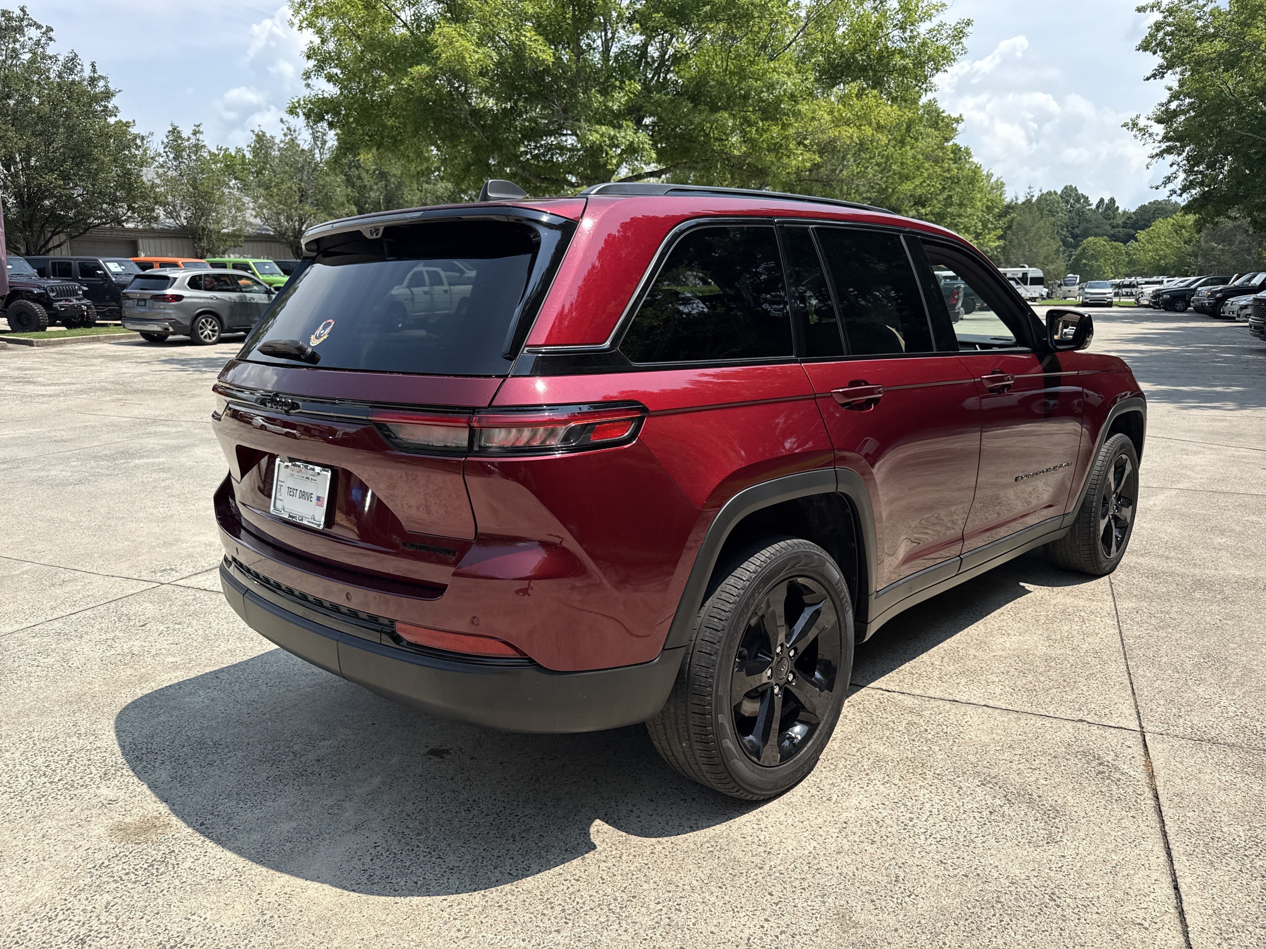 Used 2023 Velvet Red Pearlcoat Jeep Limited image 7