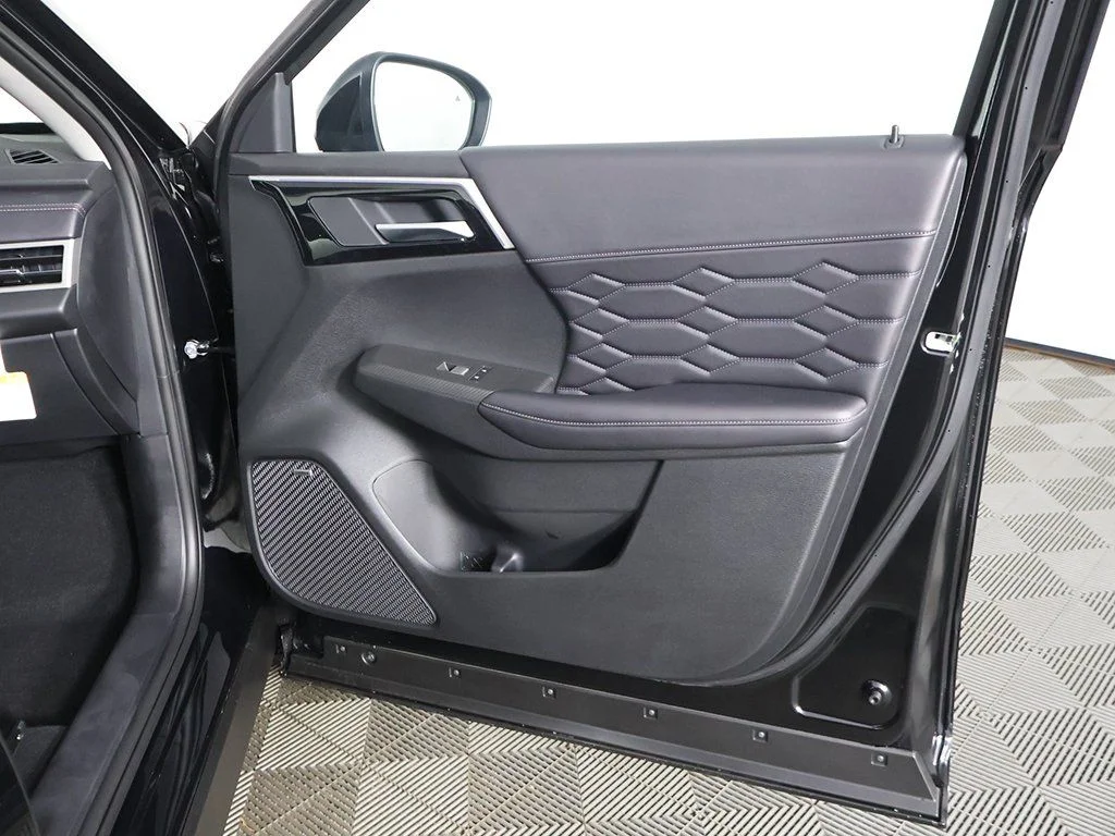 2025 Mitsubishi Outlander SEL - Photo 28