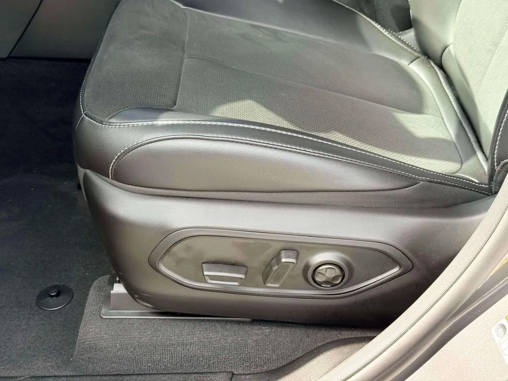 New 2026 Baltic Gray Metallic Clearcoat Jeep Altitude image 14
