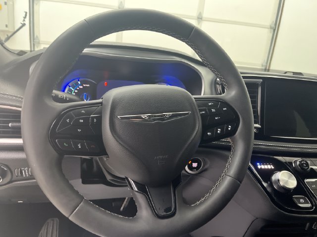 Used 2024 White Chrysler Select S Appearance image 16