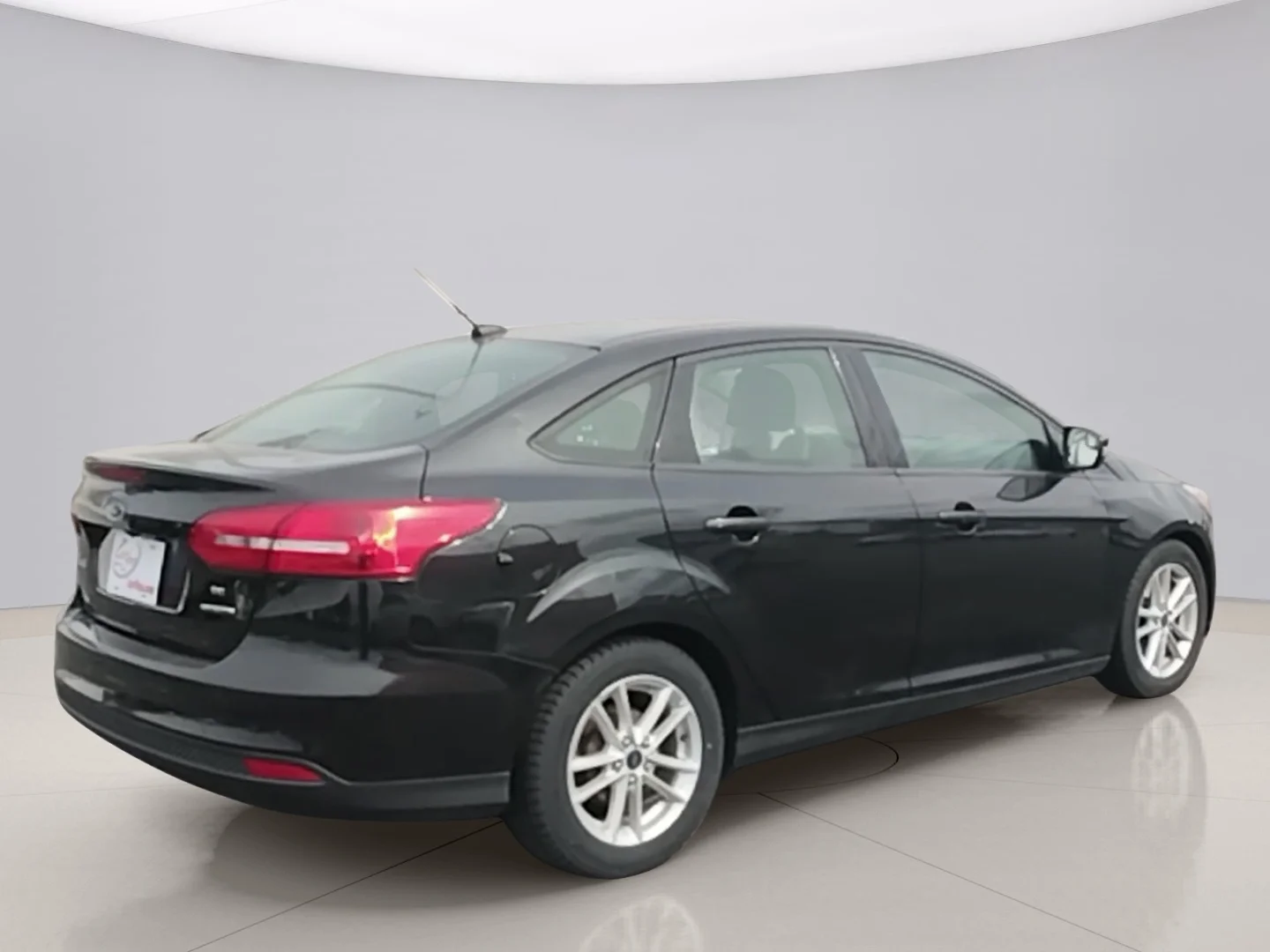 Used 2015 Black Ford SE image 5