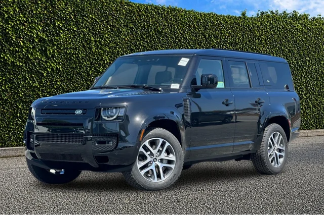 2024 Land Rover Defender 130 X-Dynamic SE