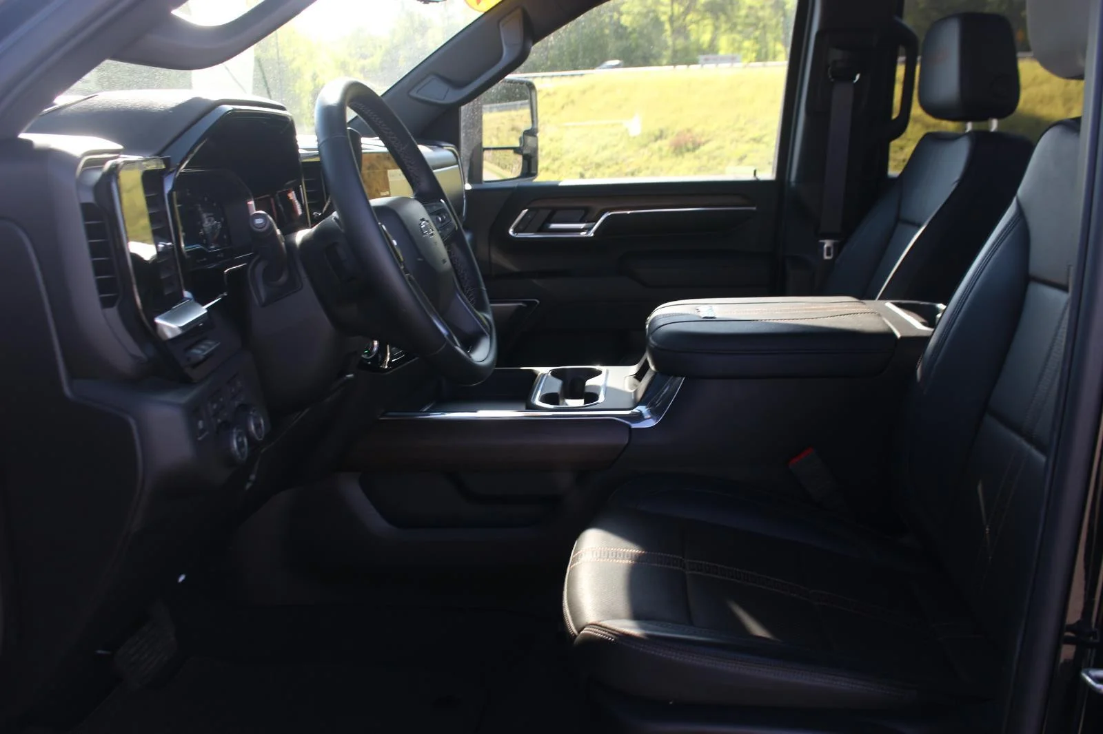 Used 2025 Black Chevrolet High Country image 16
