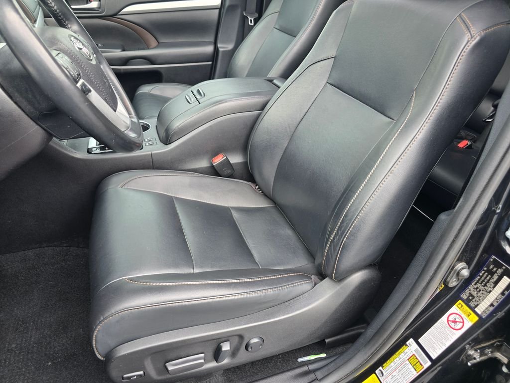 Used 2019 Black Toyota XLE image 23
