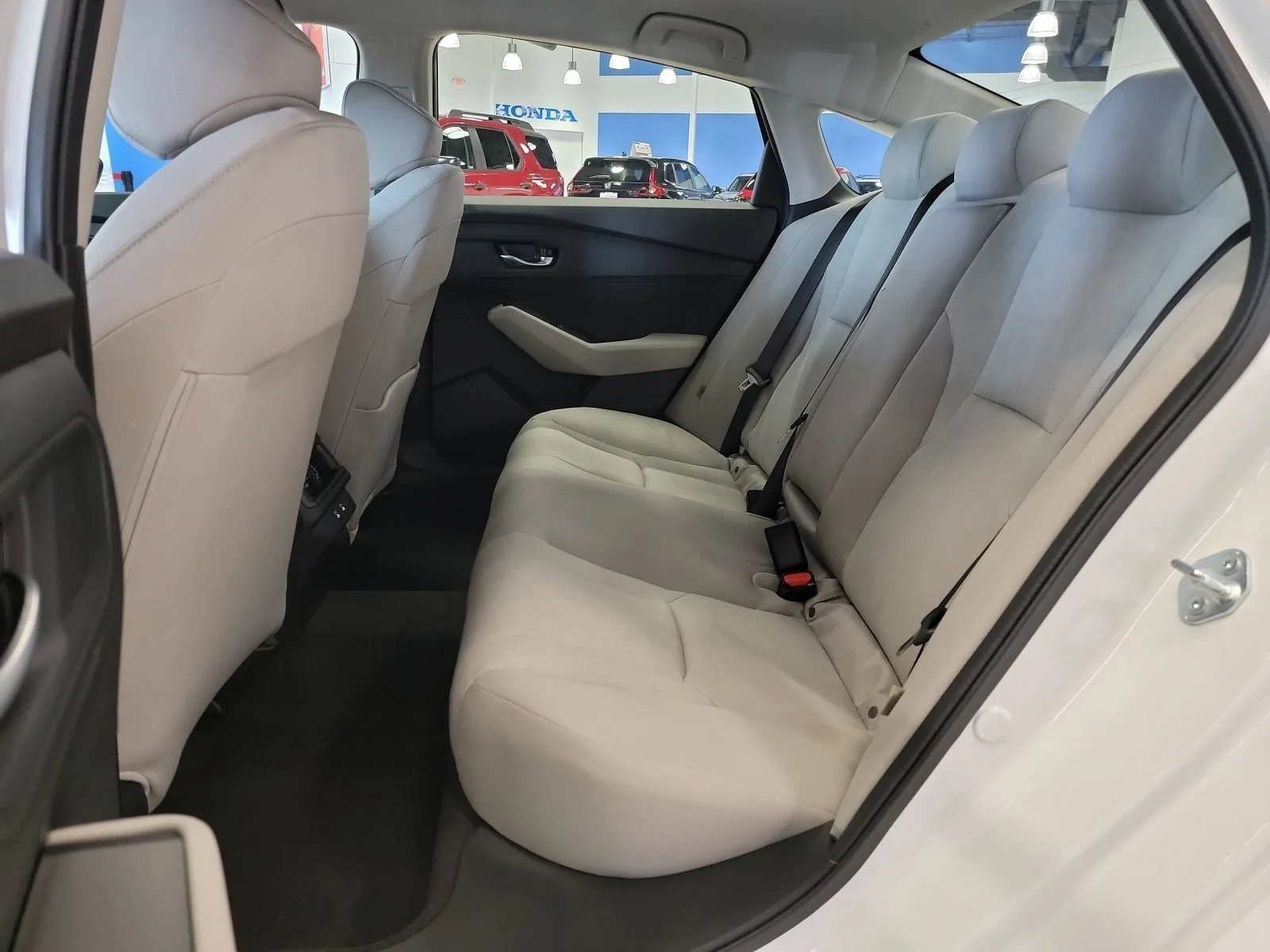 New 2026 Platinum White Pearl Honda LX image 27