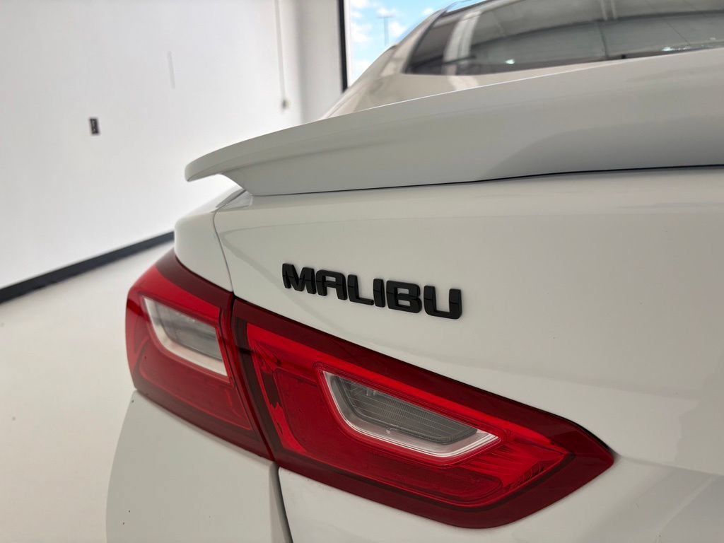 Used 2021 SUMMIT WHITE Chevrolet RS image 22