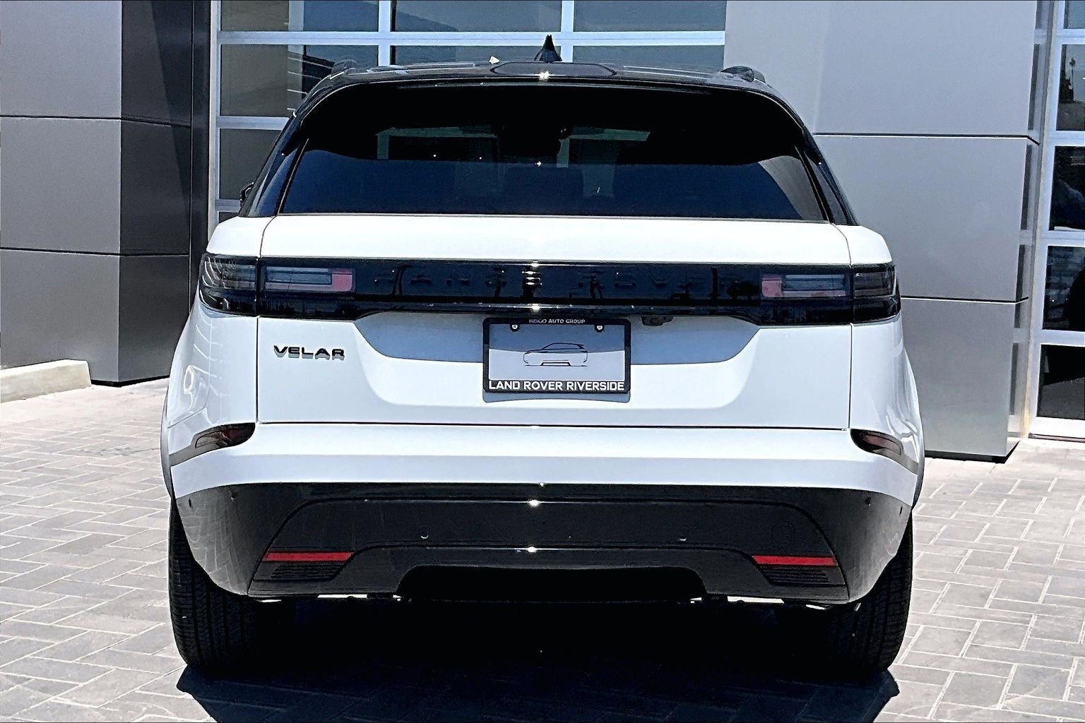 New 2026 Fuji White Land Rover Belgravia Edition image 4