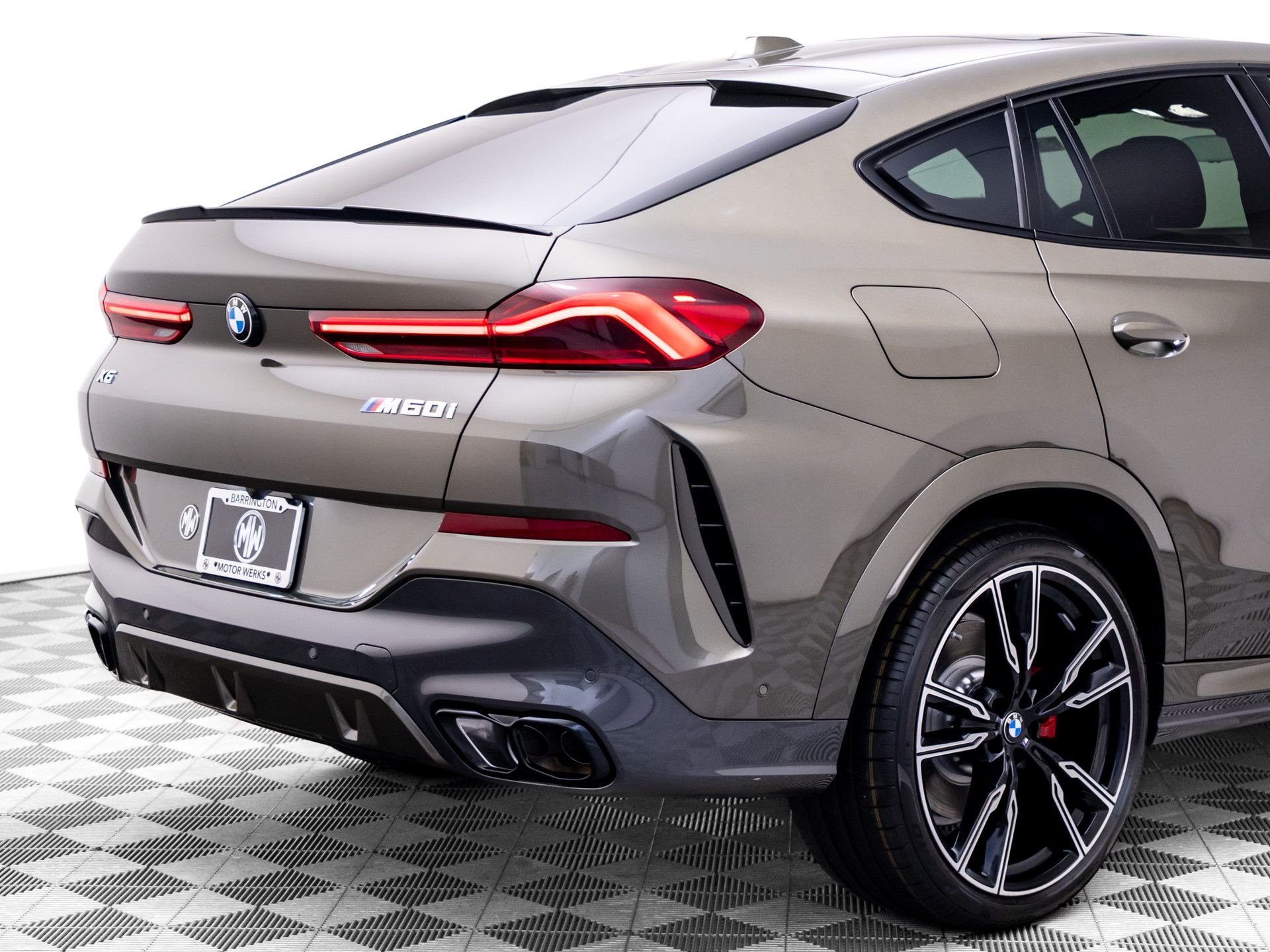 New 2027 Manhattan Green Metallic BMW M60i image 36