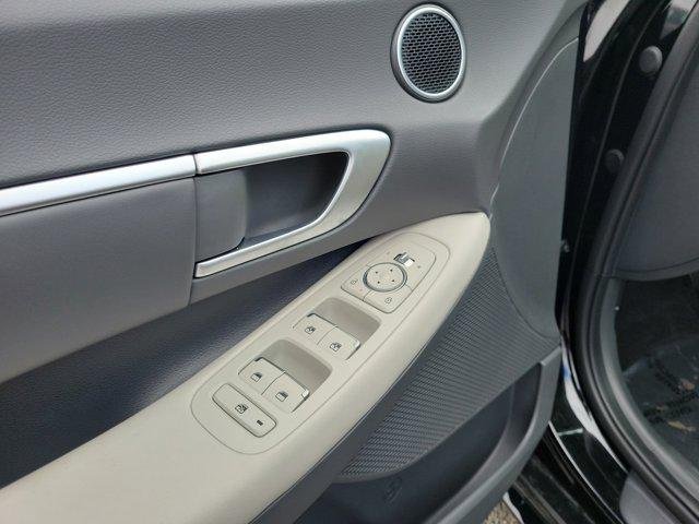 New 2025 Abyss Black Hyundai SEL image 18