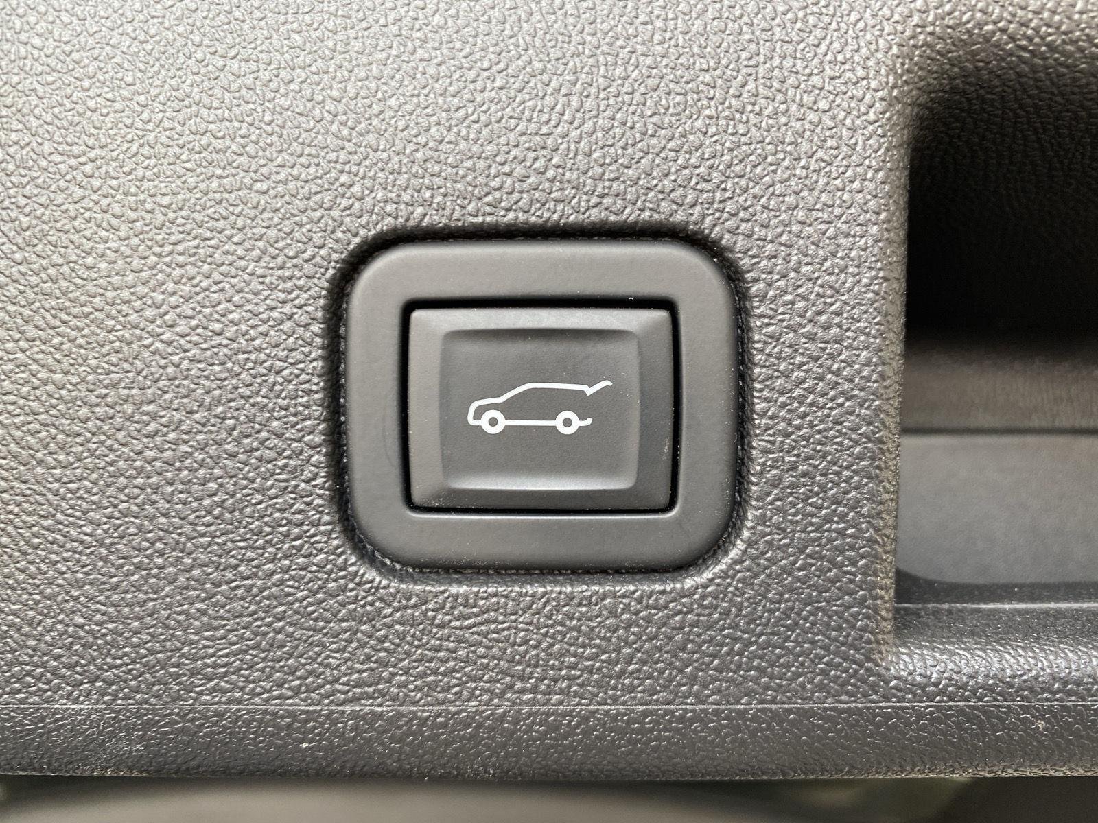 Used 2021 Silver Ice Metallic Chevrolet LT image 8