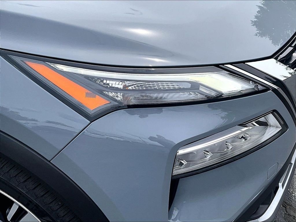 Used 2023 Gray Nissan SL image 31