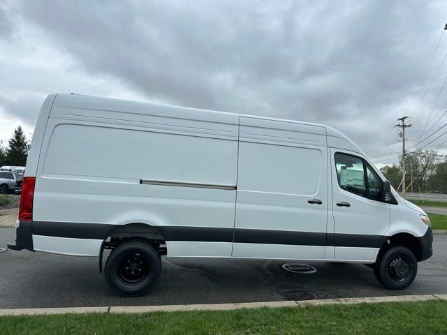 New 2026 Arctic White Mercedes-Benz Cargo 170 WB image 41