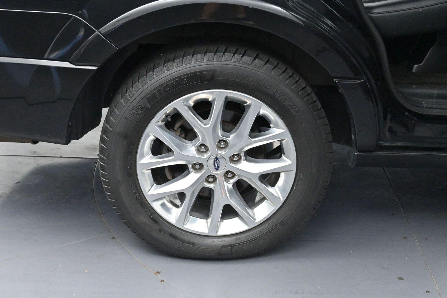 Used 2015 Tuxedo Black Metallic Ford Limited image 41
