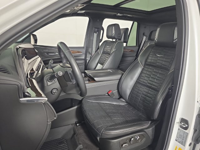 Used 2022 Crystal White Tricoat Cadillac Sport Platinum image 25