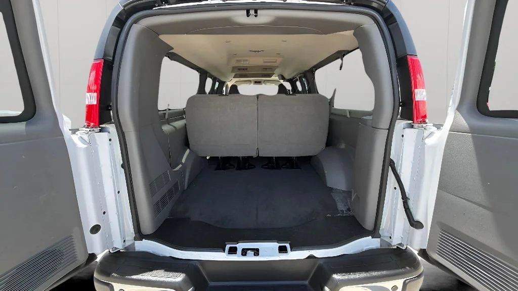 Used 2025 Summit White Chevrolet 1LT image 26