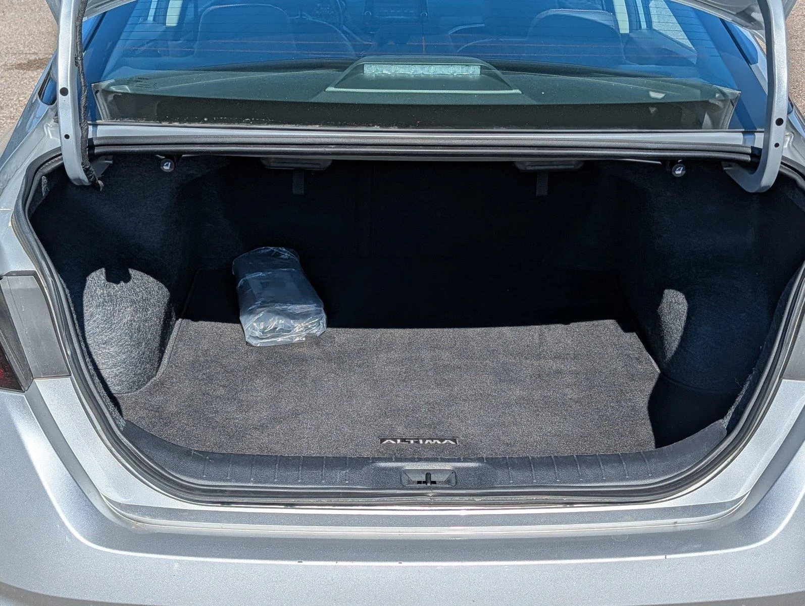 Used 2025 Silver Nissan SR image 32