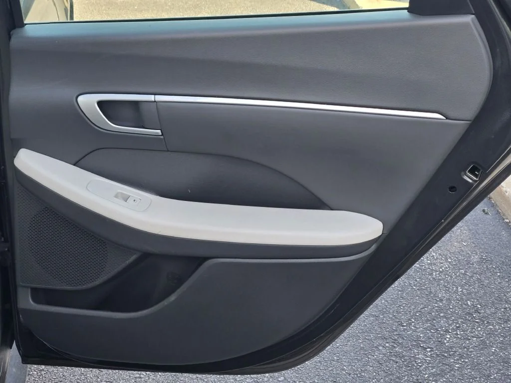 Used 2025 Gray Hyundai SEL image 9