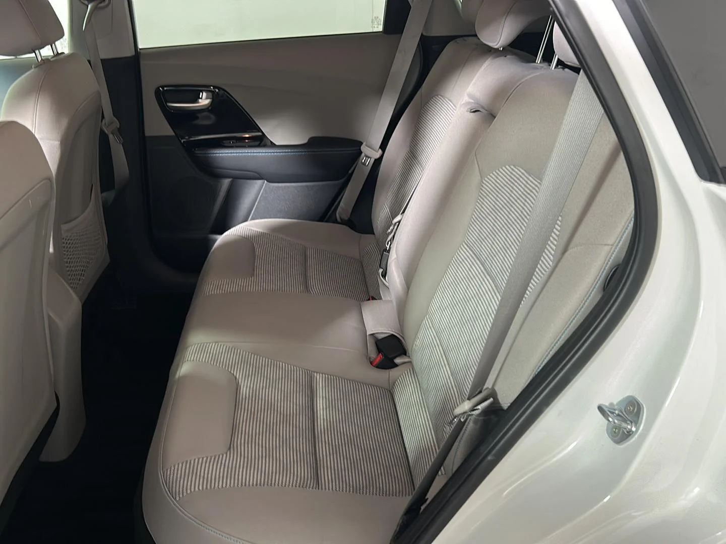 Used 2021 Snow White Pearl Kia LXS image 14