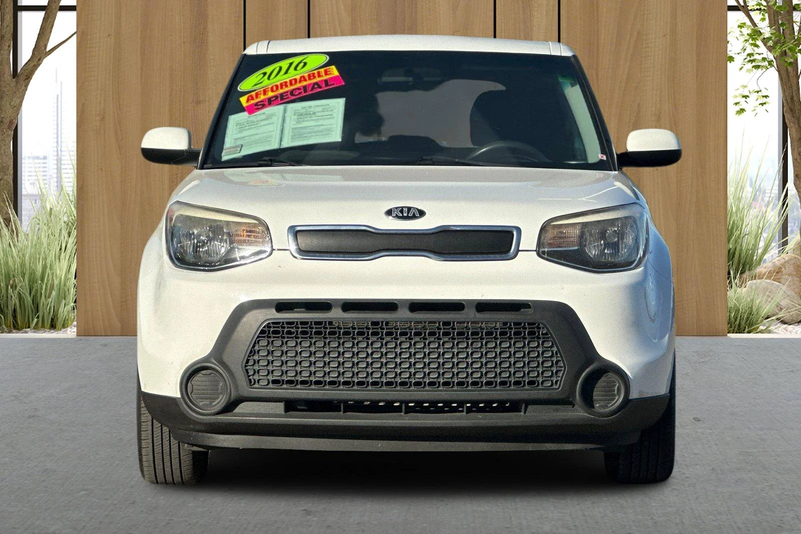 Used 2016 White Kia Base image 9