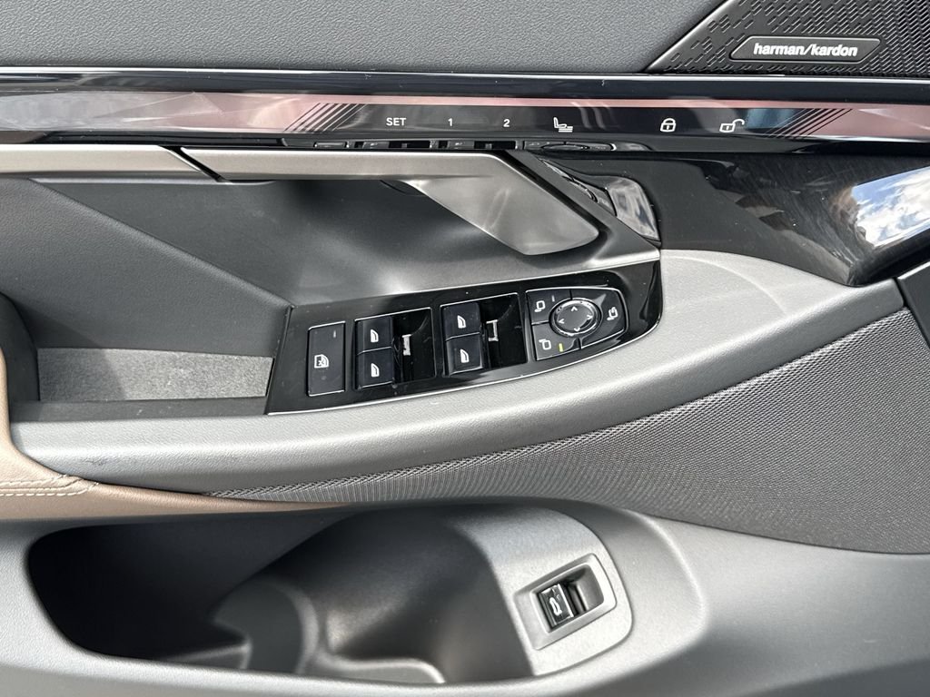 New 2027 Black BMW 530i xDrive image 13