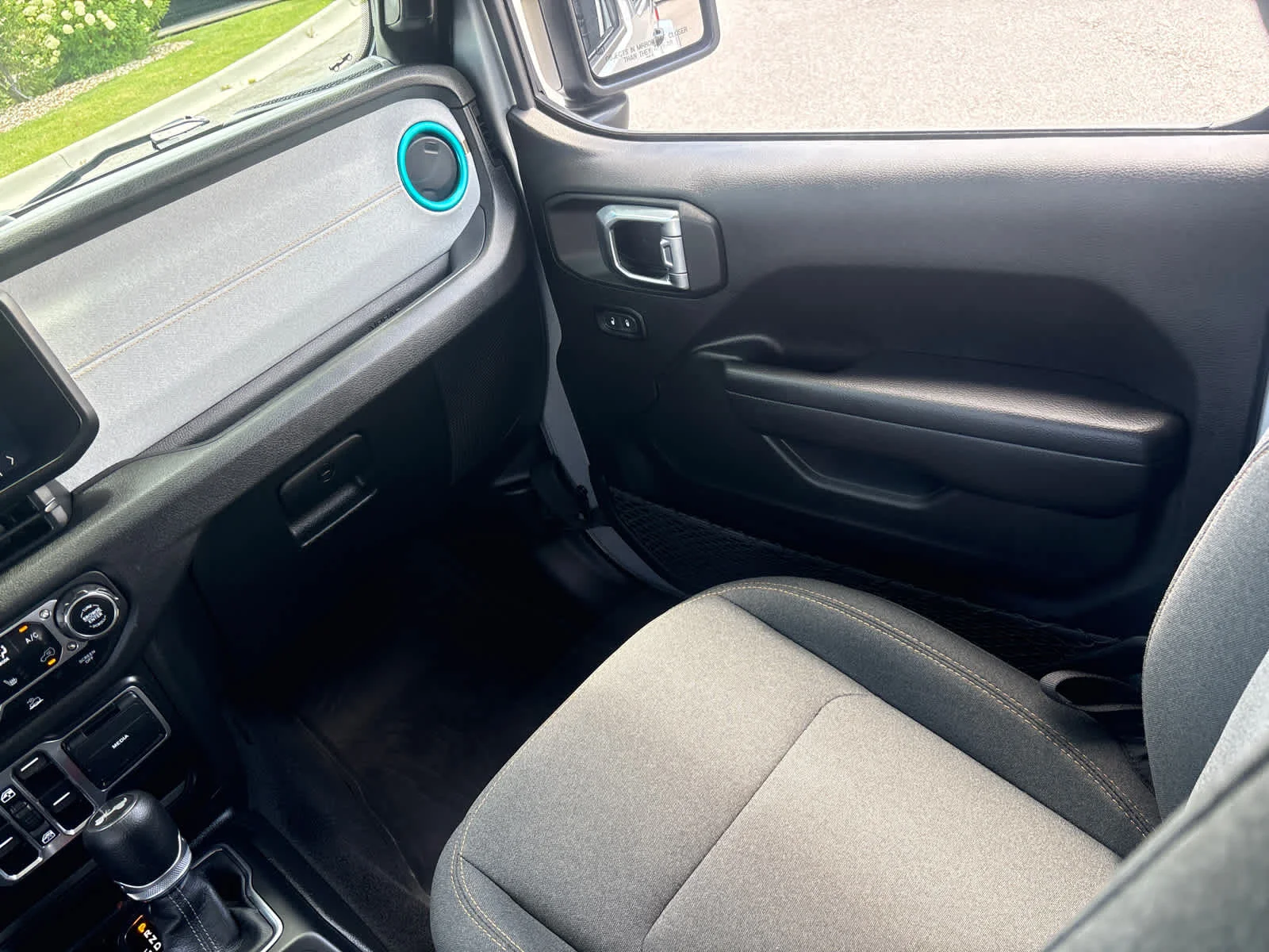 Used 2024 Silver Zynith Clearcoat Jeep Sport S image 17