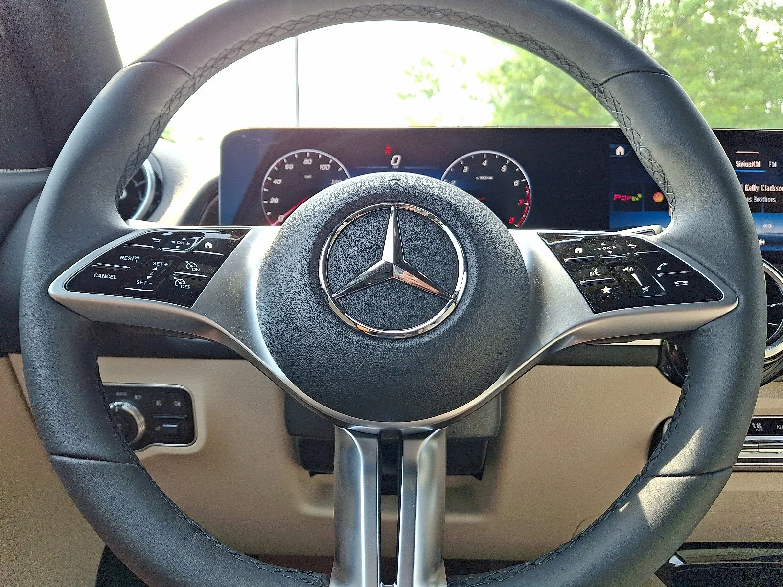 New 2026 Polar White Mercedes-Benz GLB 250 image 11