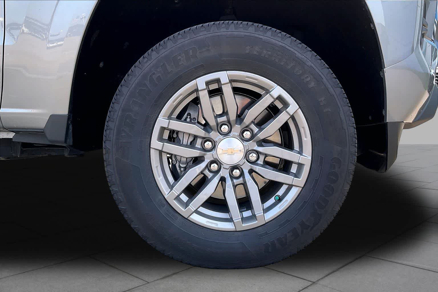 2024 Chevrolet Colorado LT - Photo 12