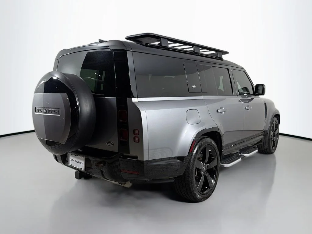 Used 2023 Eiger Grey Metallic Land Rover X-Dynamic SE image 5