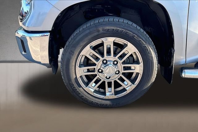 Used 2014 Silver Toyota SR5 image 6