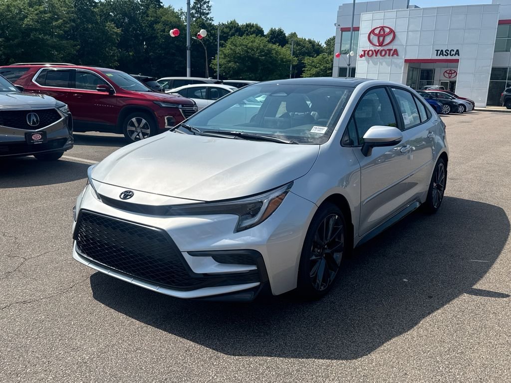 New 2026 Classic Silver Metallic with Midnight Black Metallic roof Toyota XSE image 3